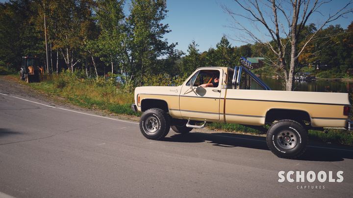 Tan/cream two-tone lifted